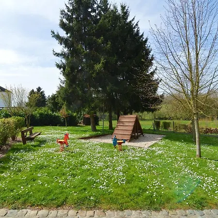 Cozy Holiday Near Forest In Nyaraló Macon